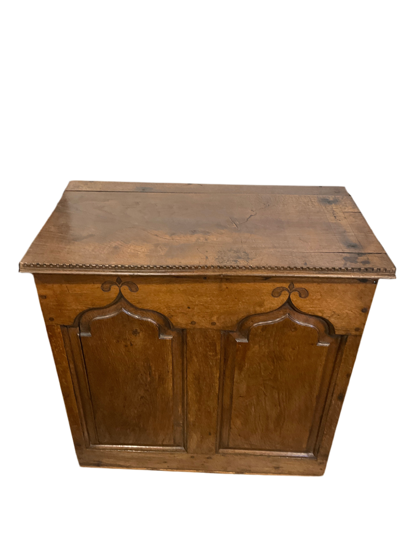 Early 20th Century Oak Gothic panelled storage box