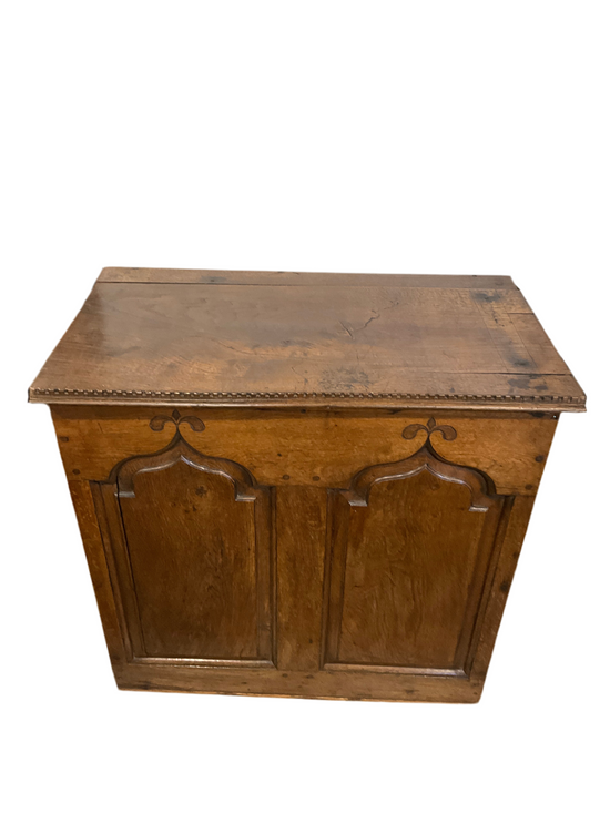 Early 20th Century Oak Gothic panelled storage box