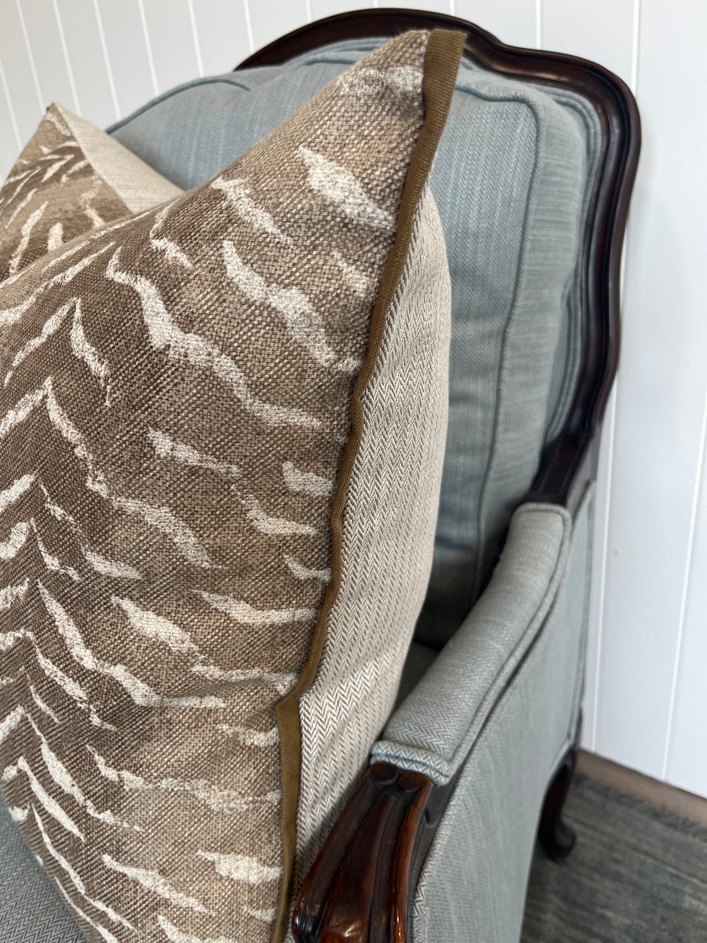 Kravat Tiger Cushion