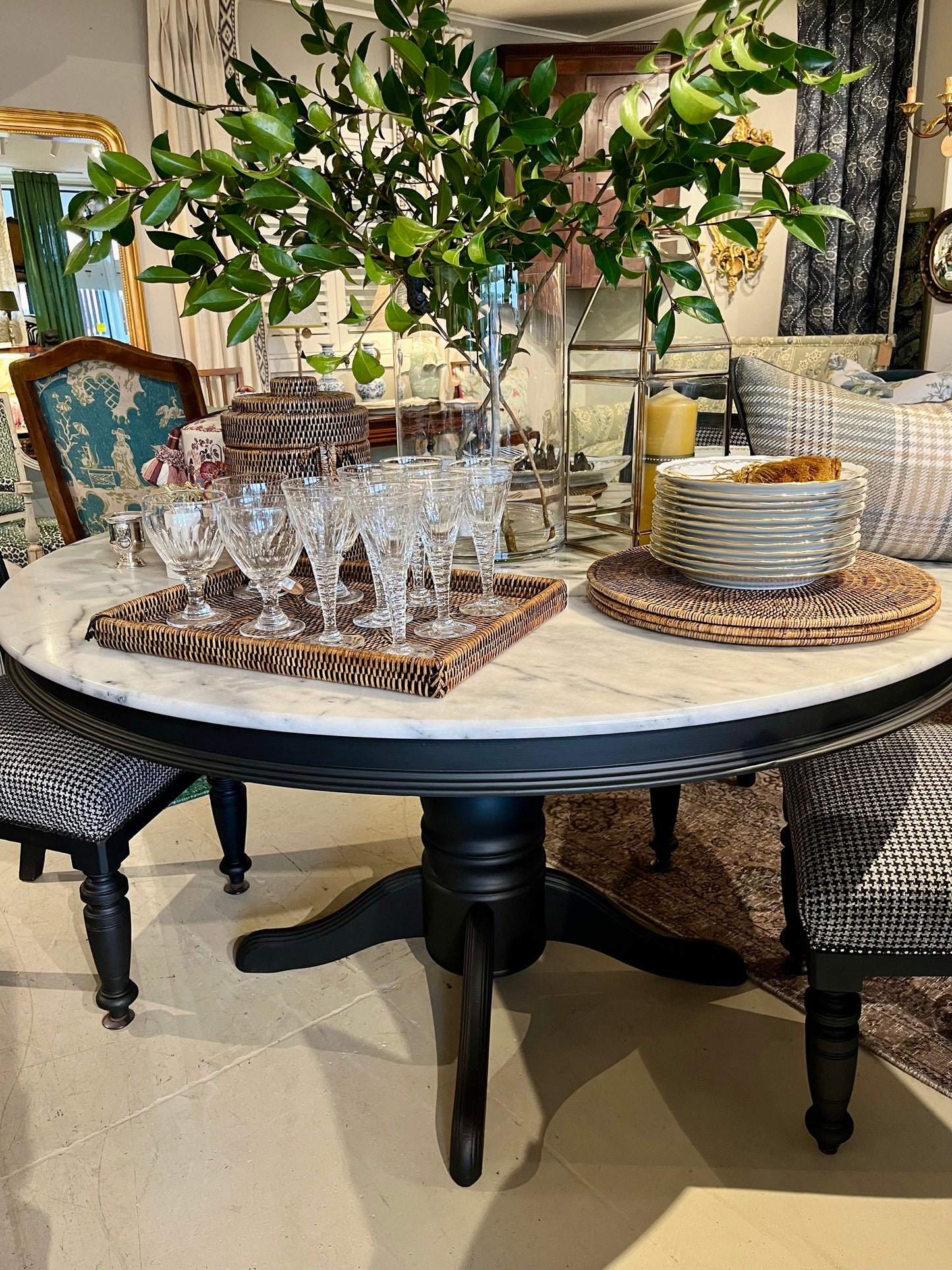 Round Dining Table Centrepiece Ideas Mid-Century Modern Round