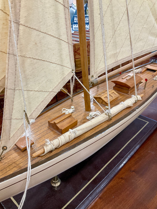 Model Yacht